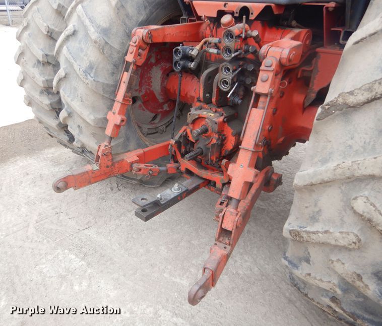 image for item KT9089 International 1086  tractor
