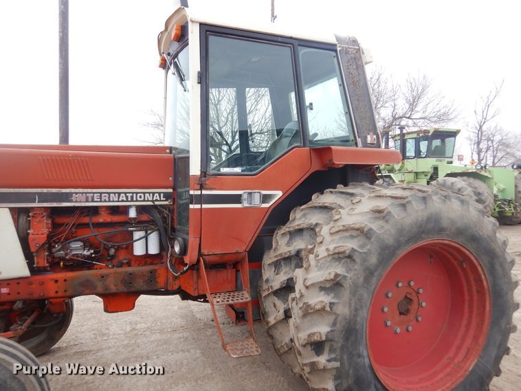 image for item KT9089 International 1086  tractor