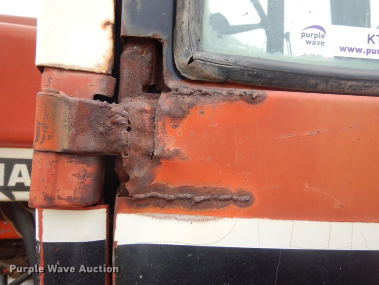 image for item KT9089 International 1086  tractor