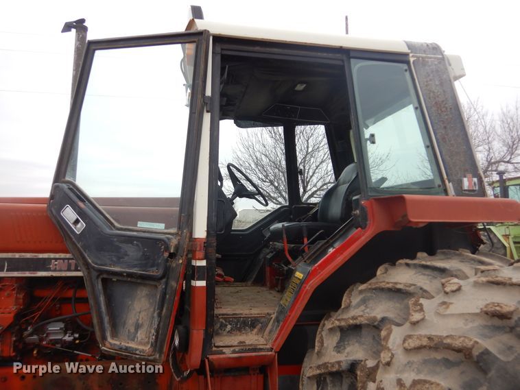 image for item KT9089 International 1086  tractor