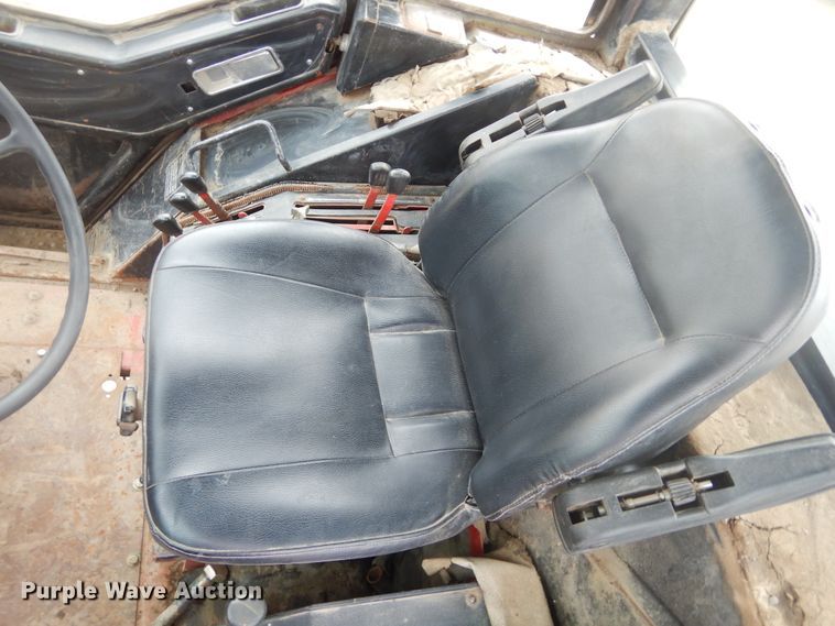 image for item KT9089 International 1086  tractor