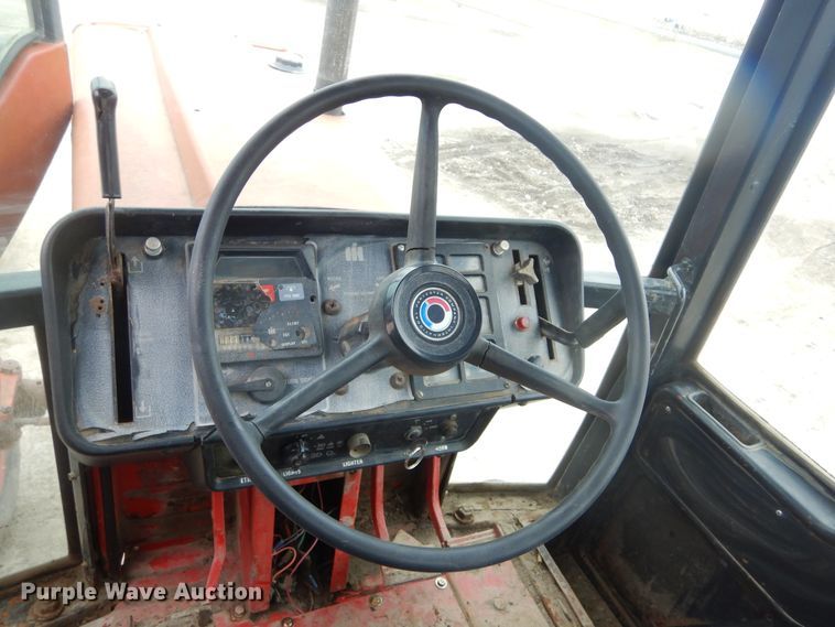 image for item KT9089 International 1086  tractor