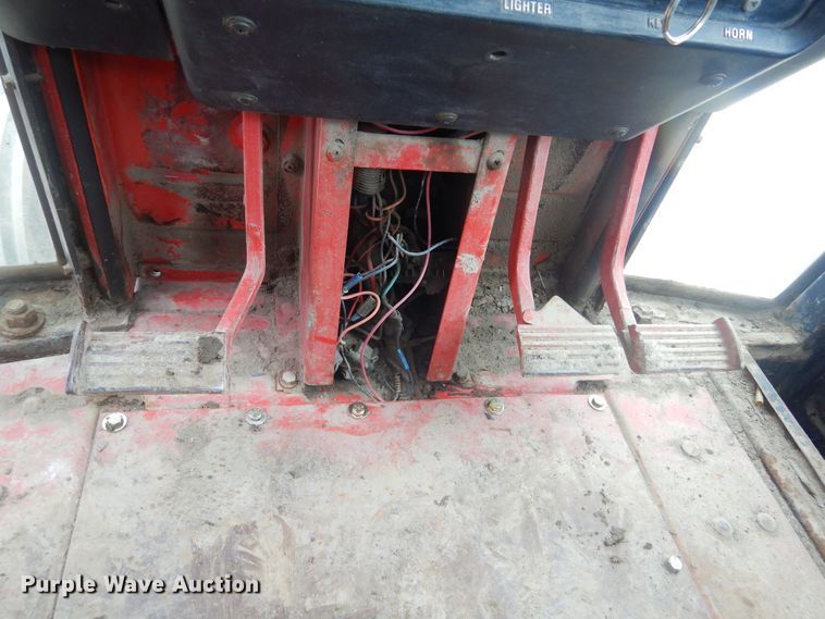 image for item KT9089 International 1086  tractor