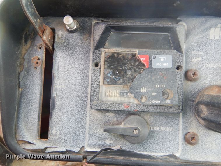 image for item KT9089 International 1086  tractor