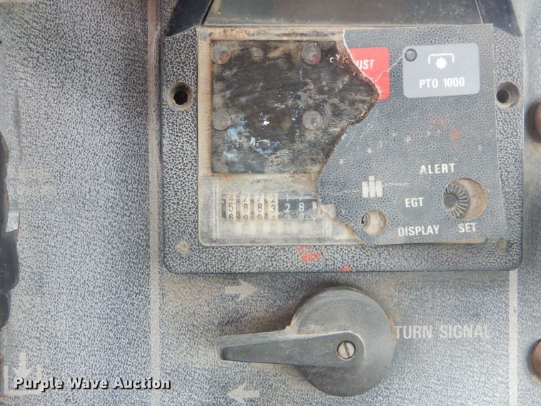 image for item KT9089 International 1086  tractor