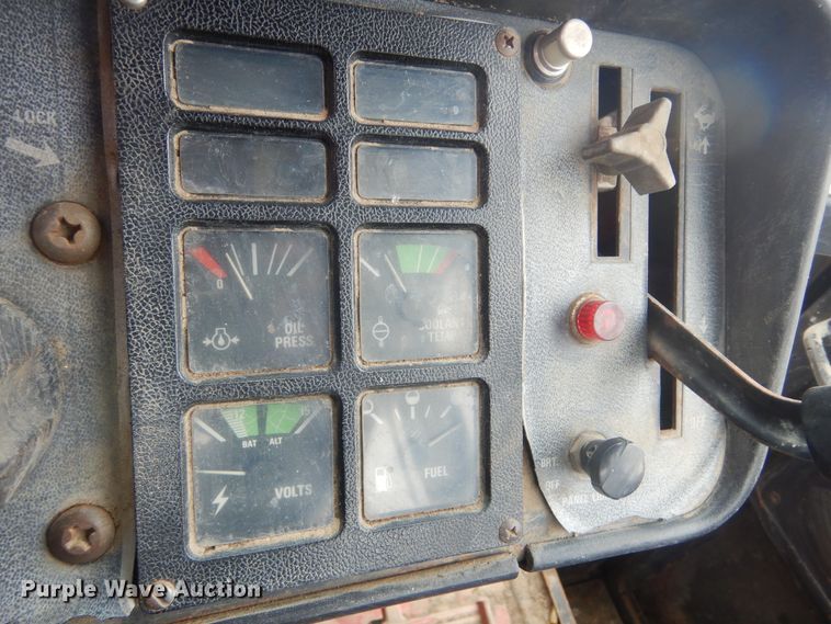 image for item KT9089 International 1086  tractor