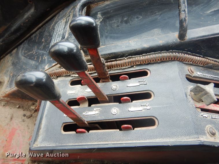 image for item KT9089 International 1086  tractor