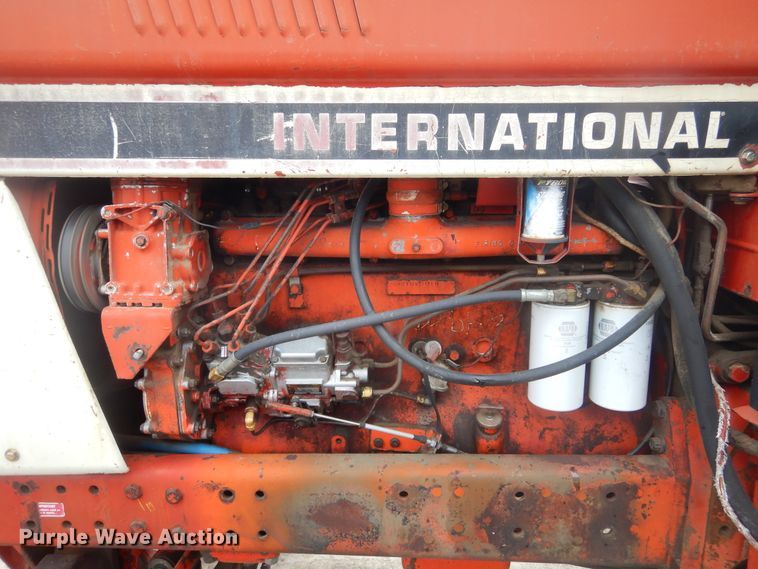 image for item KT9089 International 1086  tractor
