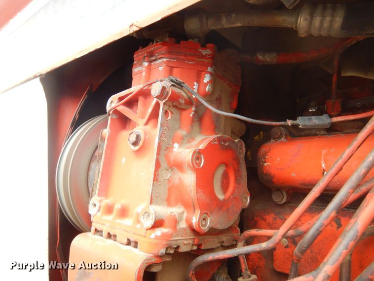 image for item KT9089 International 1086  tractor