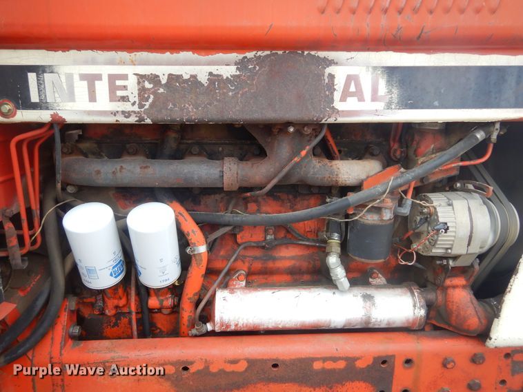 image for item KT9089 International 1086  tractor