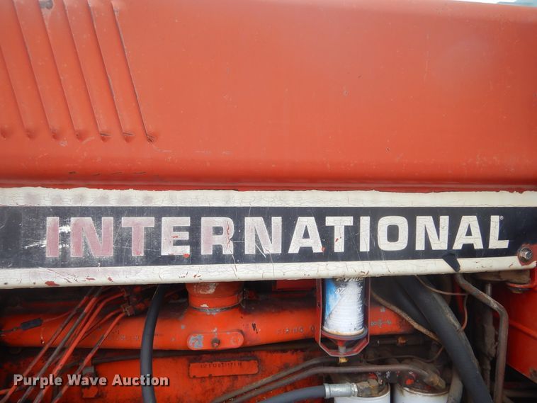 image for item KT9089 International 1086  tractor