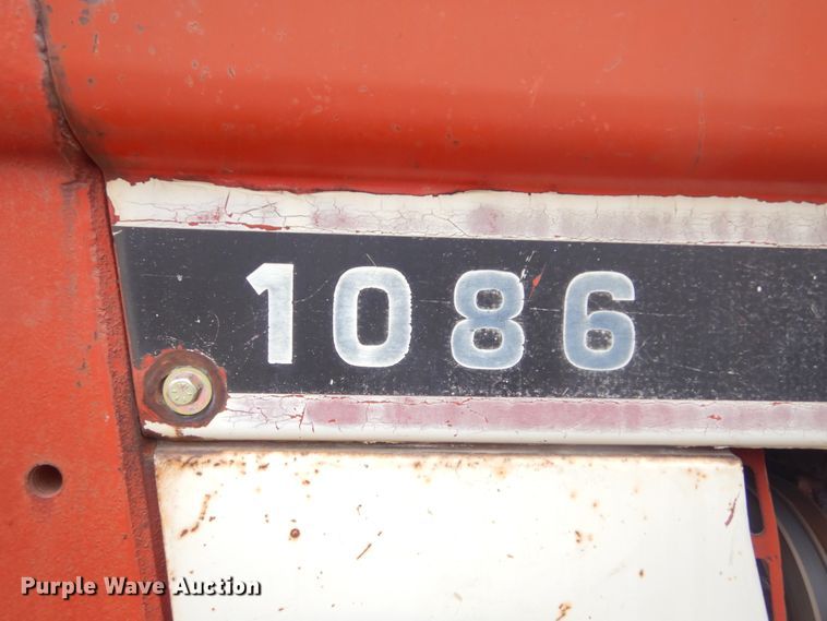 image for item KT9089 International 1086  tractor