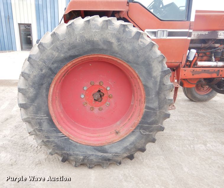 image for item KT9089 International 1086  tractor