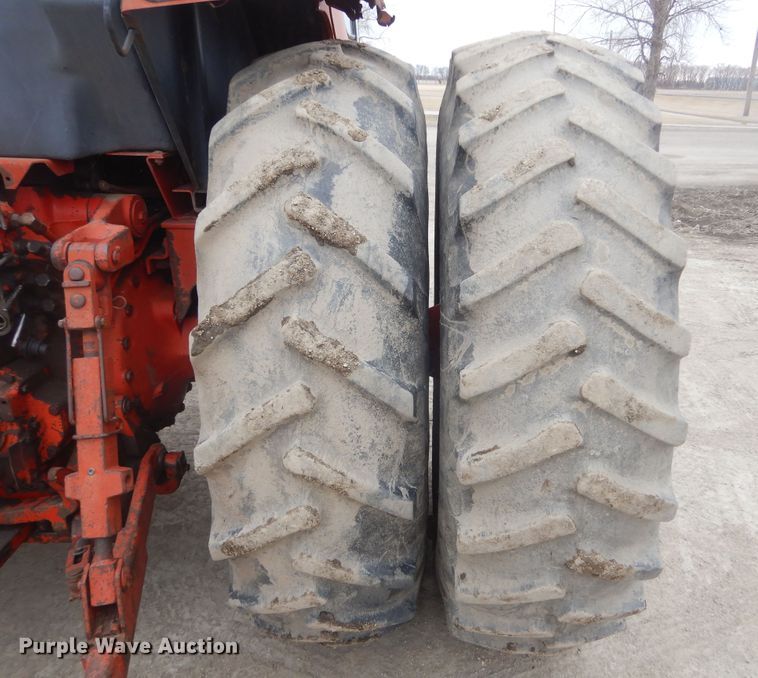 image for item KT9089 International 1086  tractor