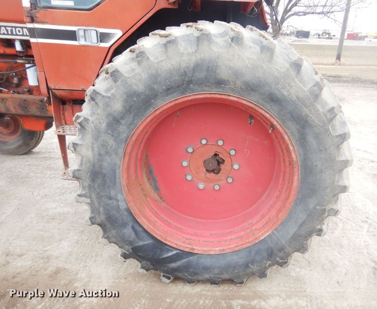 image for item KT9089 International 1086  tractor