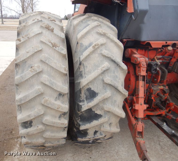 image for item KT9089 International 1086  tractor