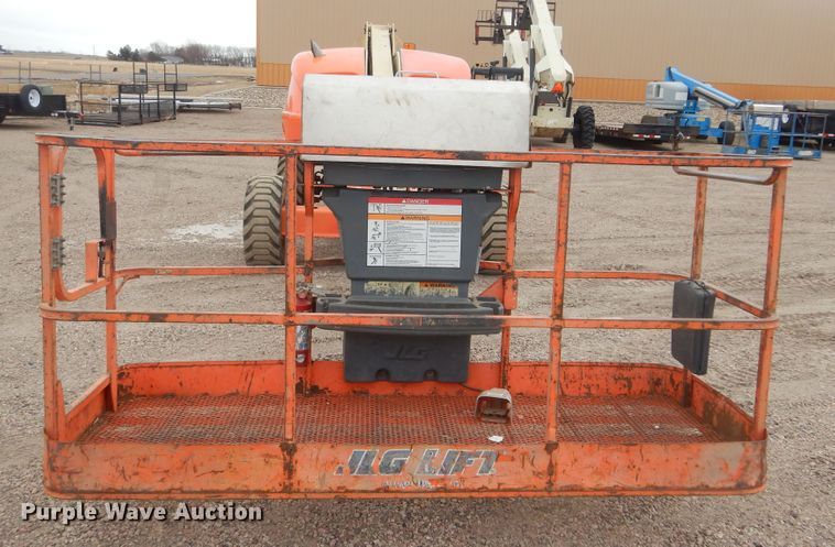 image for item KT9098 2007 JLG 400S  boom lift