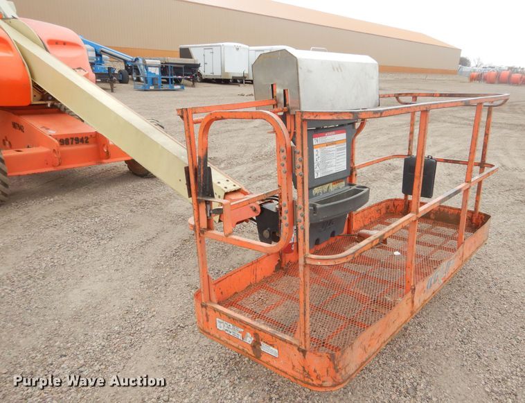image for item KT9098 2007 JLG 400S  boom lift