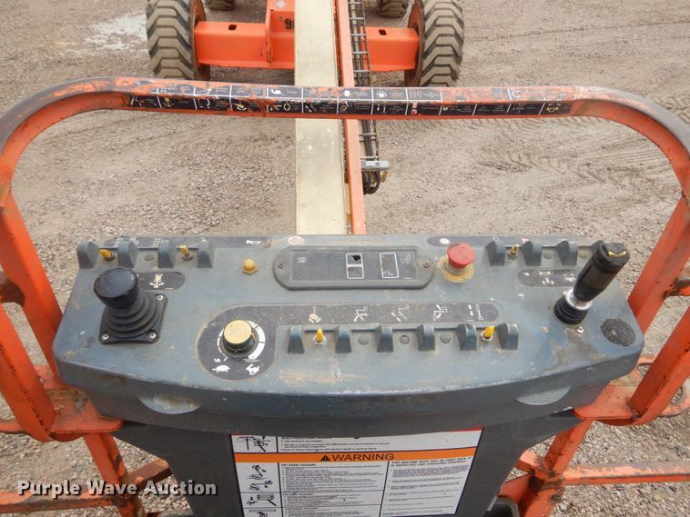 image for item KT9098 2007 JLG 400S  boom lift