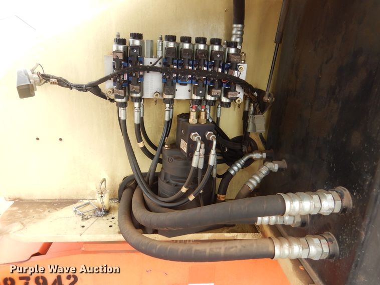 image for item KT9098 2007 JLG 400S  boom lift