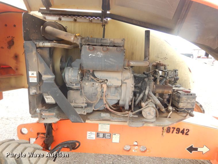 image for item KT9098 2007 JLG 400S  boom lift