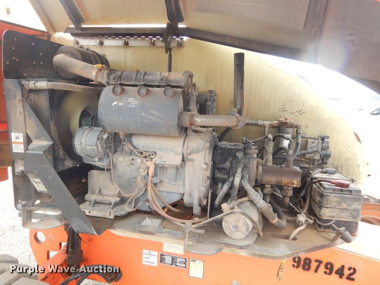 image for item KT9098 2007 JLG 400S  boom lift