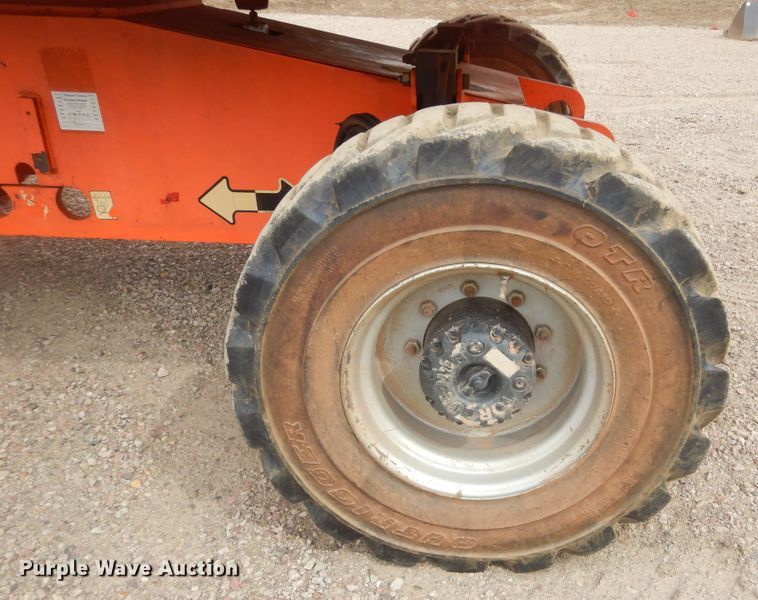 image for item KT9098 2007 JLG 400S  boom lift