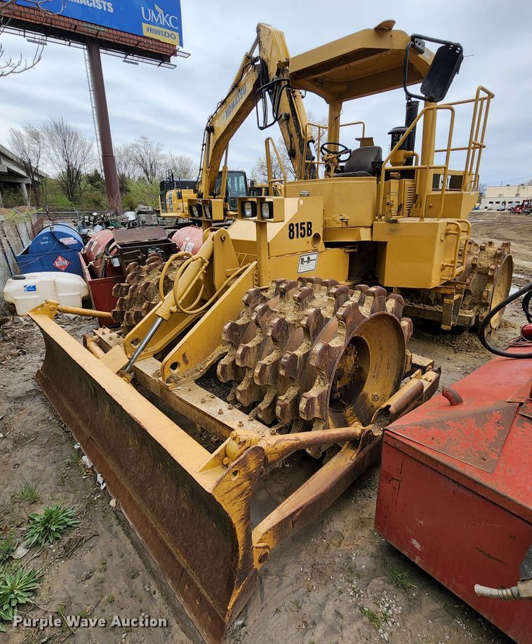 image for item KT9756 1984 Caterpillar 815B  soil compactor