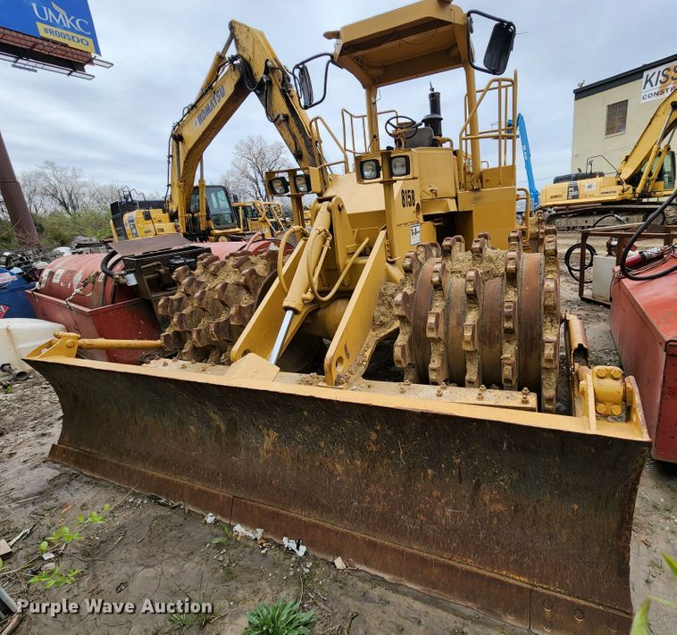image for item KT9756 1984 Caterpillar 815B  soil compactor