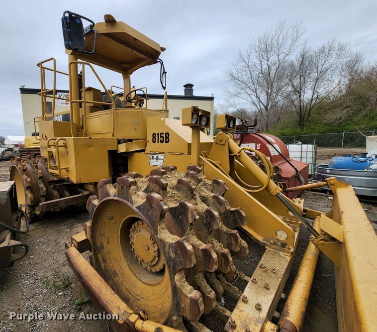 image for item KT9756 1984 Caterpillar 815B  soil compactor