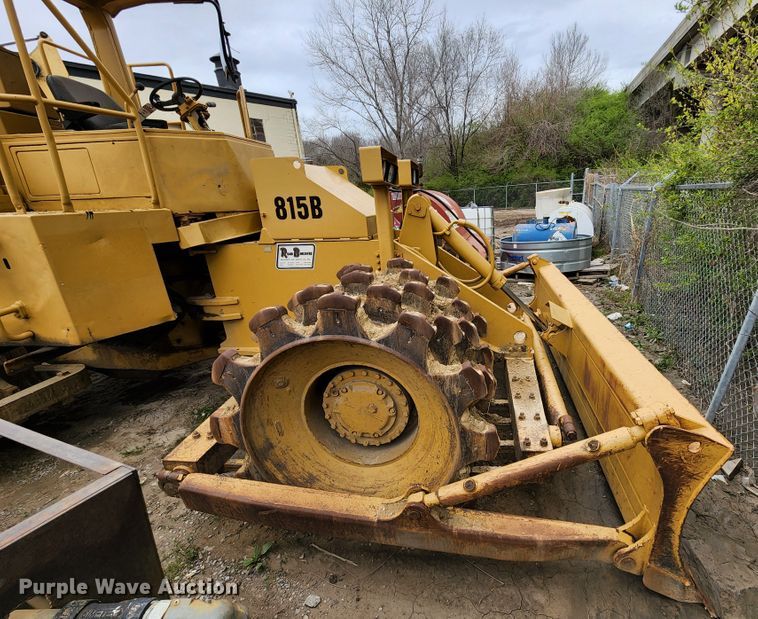 image for item KT9756 1984 Caterpillar 815B  soil compactor