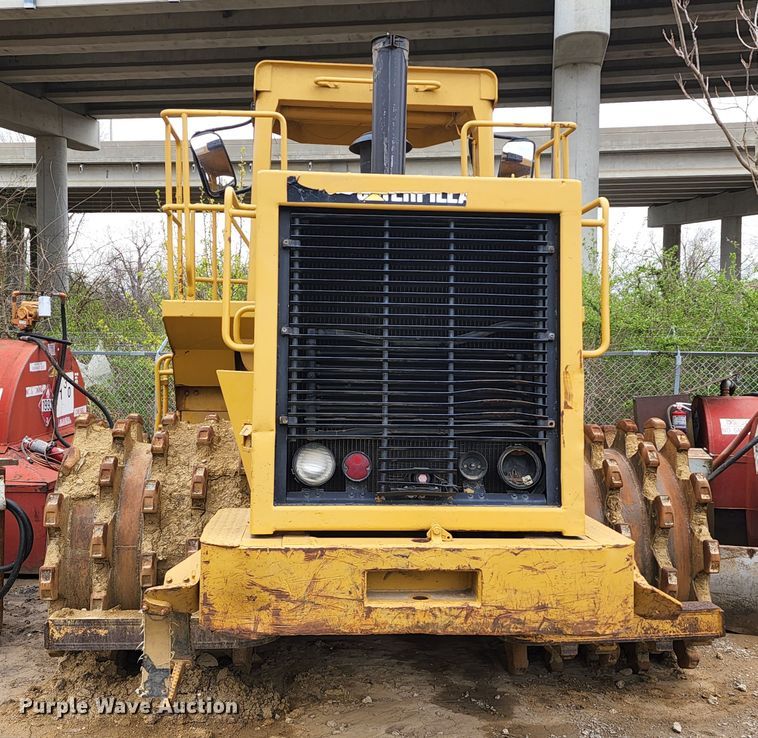 image for item KT9756 1984 Caterpillar 815B  soil compactor