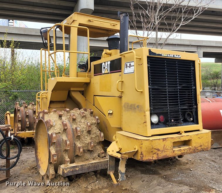 image for item KT9756 1984 Caterpillar 815B  soil compactor
