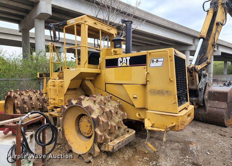 image for item KT9756 1984 Caterpillar 815B  soil compactor