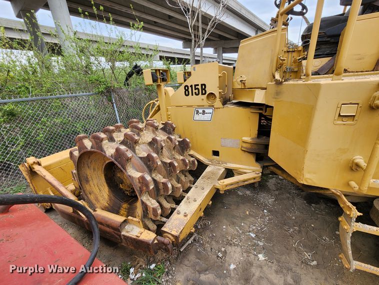 image for item KT9756 1984 Caterpillar 815B  soil compactor