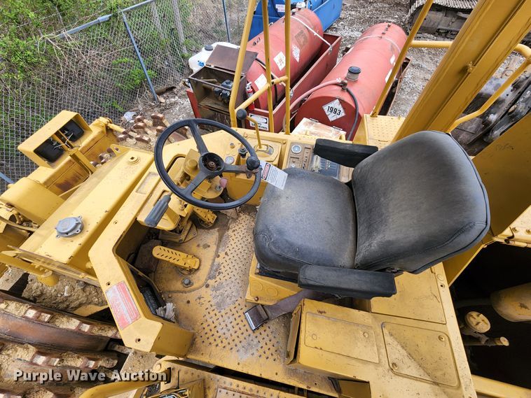 image for item KT9756 1984 Caterpillar 815B  soil compactor