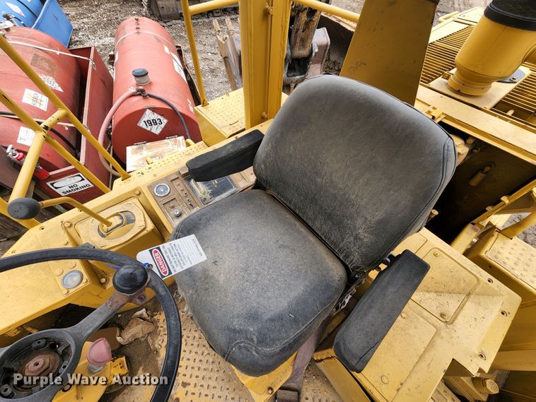 image for item KT9756 1984 Caterpillar 815B  soil compactor