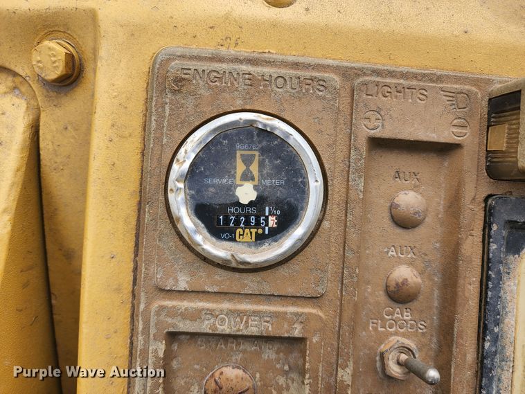image for item KT9756 1984 Caterpillar 815B  soil compactor