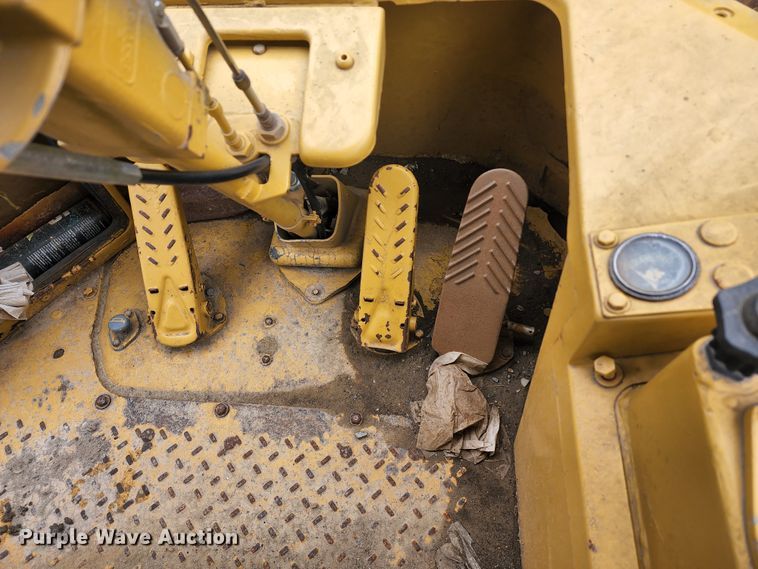 image for item KT9756 1984 Caterpillar 815B  soil compactor
