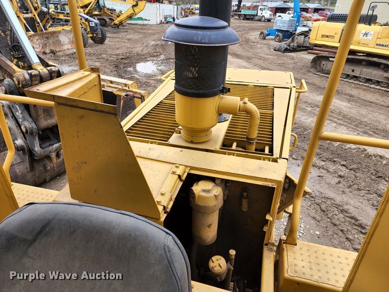 image for item KT9756 1984 Caterpillar 815B  soil compactor