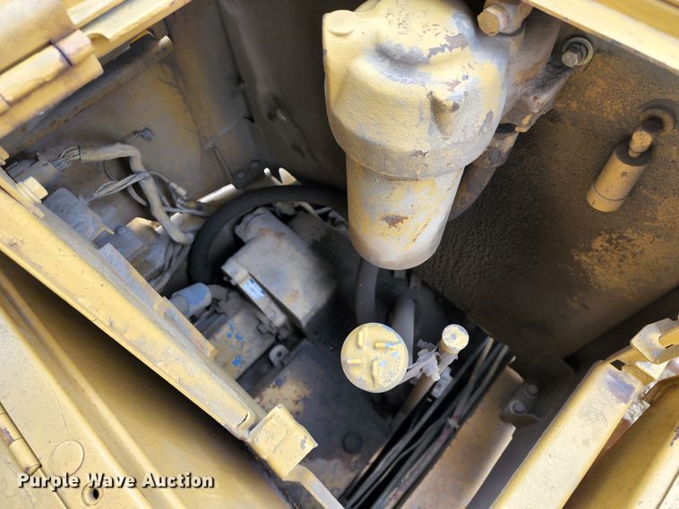 image for item KT9756 1984 Caterpillar 815B  soil compactor