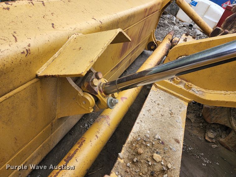 image for item KT9756 1984 Caterpillar 815B  soil compactor