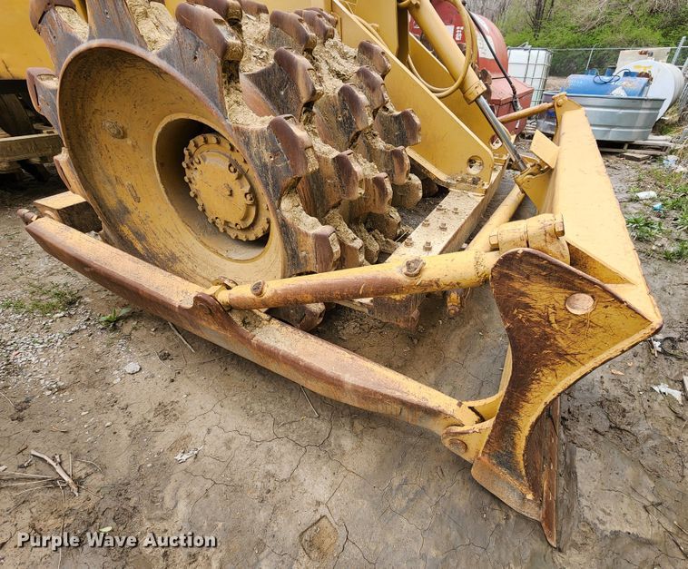 image for item KT9756 1984 Caterpillar 815B  soil compactor