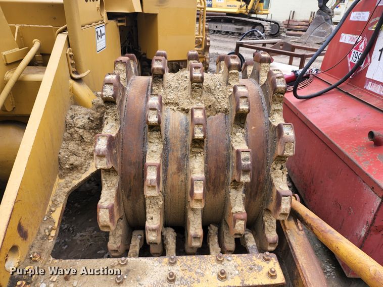 image for item KT9756 1984 Caterpillar 815B  soil compactor