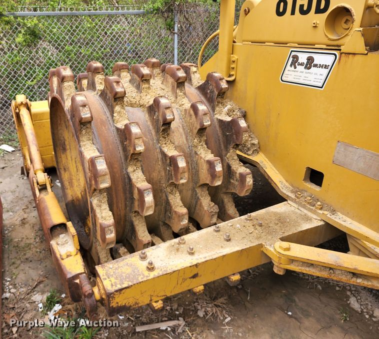 image for item KT9756 1984 Caterpillar 815B  soil compactor