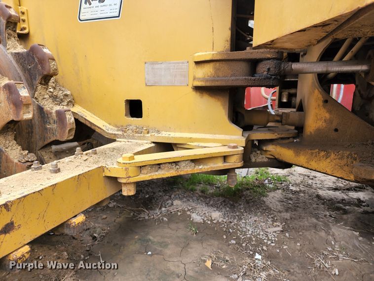 image for item KT9756 1984 Caterpillar 815B  soil compactor