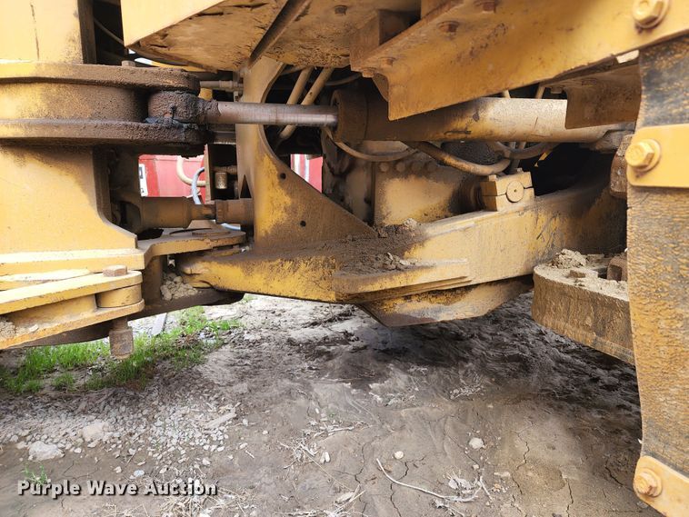 image for item KT9756 1984 Caterpillar 815B  soil compactor