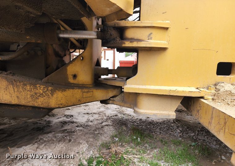 image for item KT9756 1984 Caterpillar 815B  soil compactor