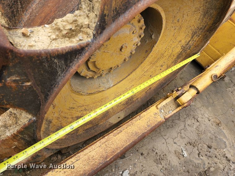 image for item KT9756 1984 Caterpillar 815B  soil compactor