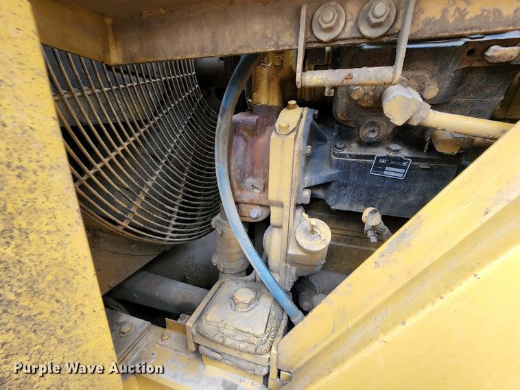image for item KT9756 1984 Caterpillar 815B  soil compactor